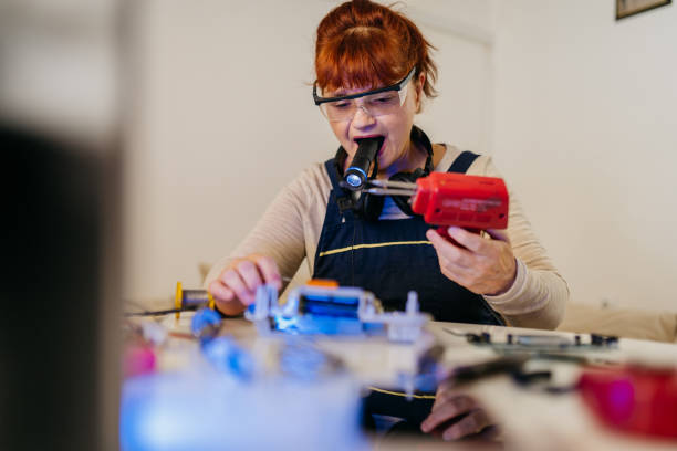 Using a flashlight can be difficult during DIY projects and work.